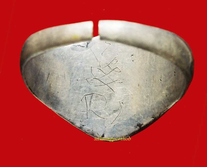 แหวนเงินลงยา วัดพระพุทธบาทเขาน้อยชนแดน พ.ศ.2491